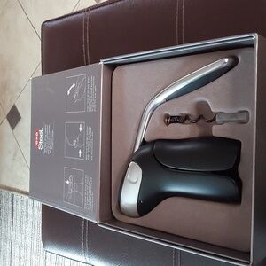 OXO WINE BOTTLE OPENER